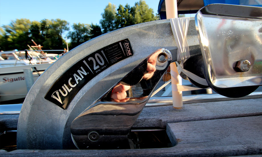 rocna-the-vulcan-anchor-installing-5
