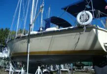 The hull, rudder, keel and prop should be clean and dry. This 1982 Mirage 33 was perfectly prepared. (Photo/ Ray Ville)