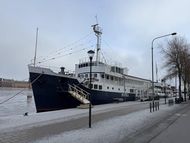 STATIC FLOATING HOTEL