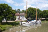 Two-masted sailing Paviljoentjalk