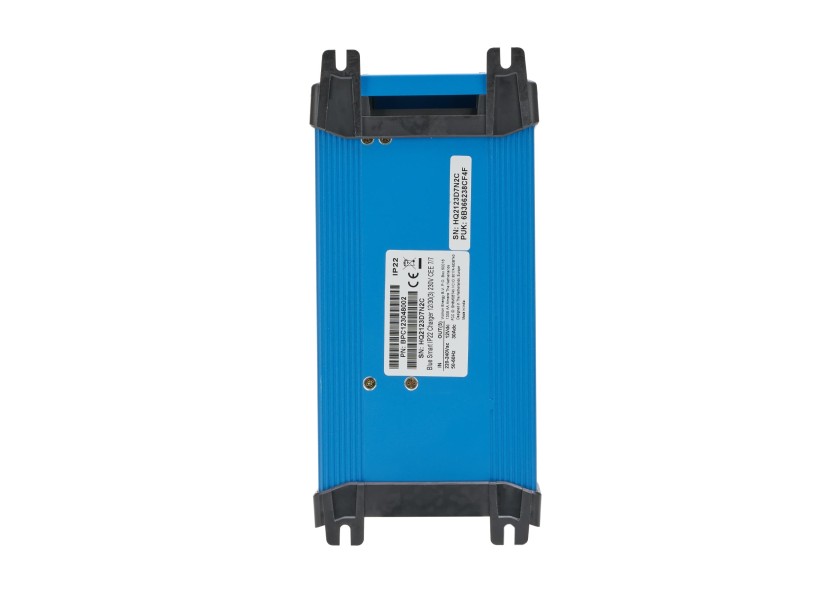 VICTRON BlueSmart Charger IP 22 12 V 30 A 3 charging outputs Image 6 of 6