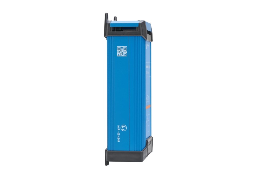 VICTRON BlueSmart Charger IP 22 12 V 30 A 3 charging outputs Image 4 of 6