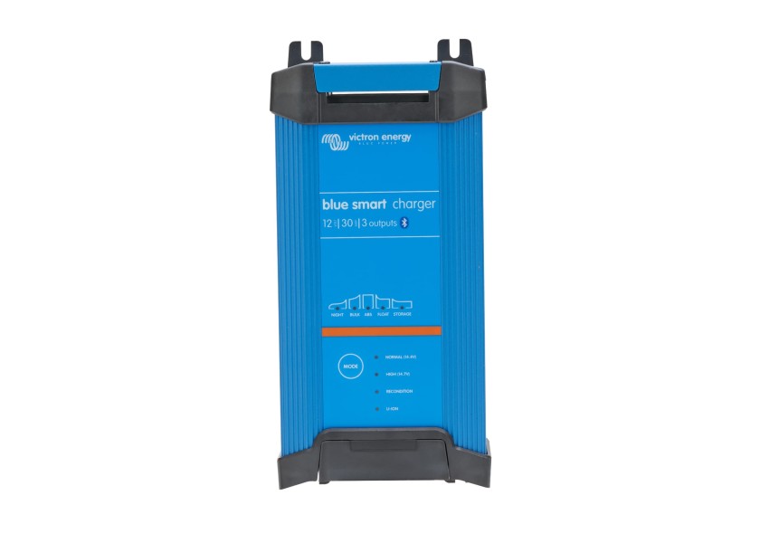 VICTRON BlueSmart Charger IP 22 12 V 30 A 3 charging outputs Image 2 of 6