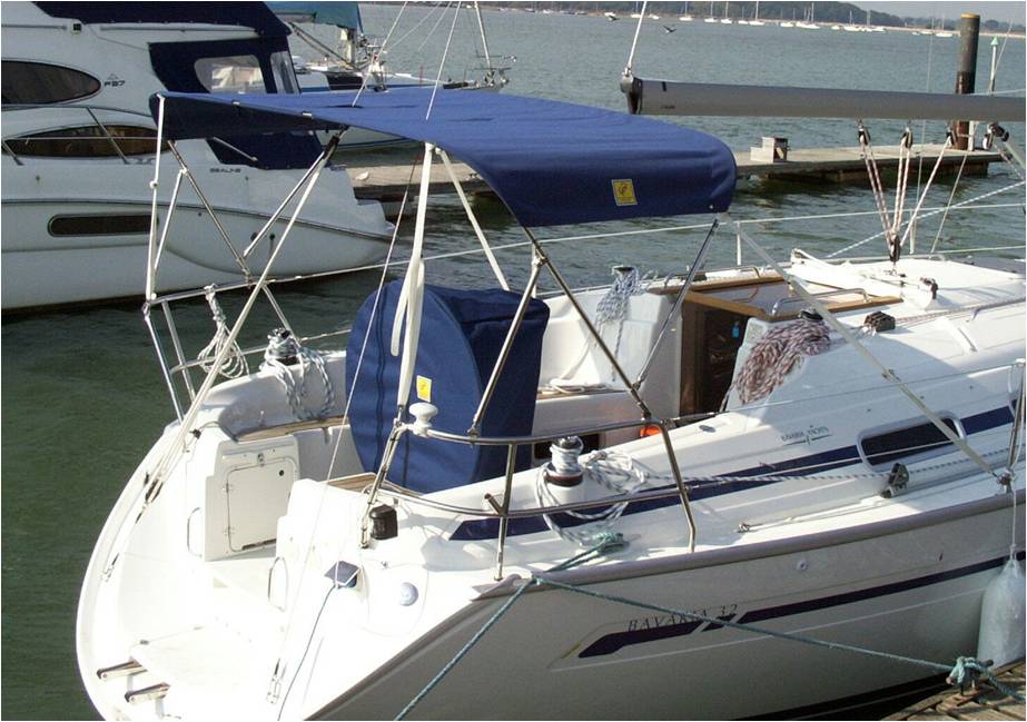 Bavaria 32 Cruiser Bimini 2