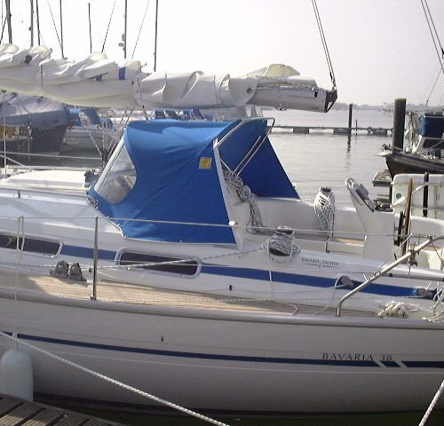 Bavaria 38 Sprayhood (2)